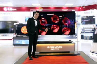 Phan Hải “Người phán xử” bất ngờ xuất hiện cùng dàn vệ sĩ khủng