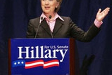 Đối thủ của bà Hillary Clinton xuất hiện