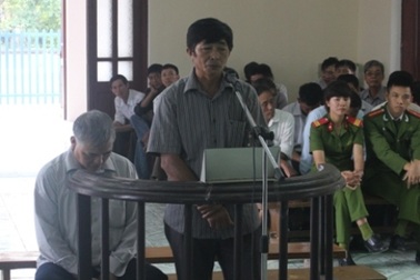 Chi sai tiền ngân sách, 2 quan xã lĩnh án