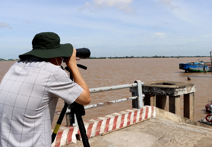 Chủ tịch UBND tỉnh Đồng Tháp kiểm tra công tác phòng, chống dịch Covid-19 ở khu vực biên giới - Ảnh 4.