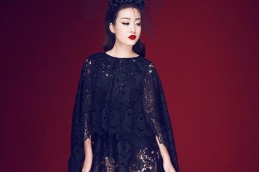 Hoa hậu Mỹ Linh hóa quý cô thanh lịch