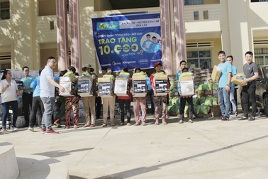 Điện Máy Xanh trao tay đồng bào khó khăn 10.000 nồi “Cơm dẻo – Bếp Ấm”