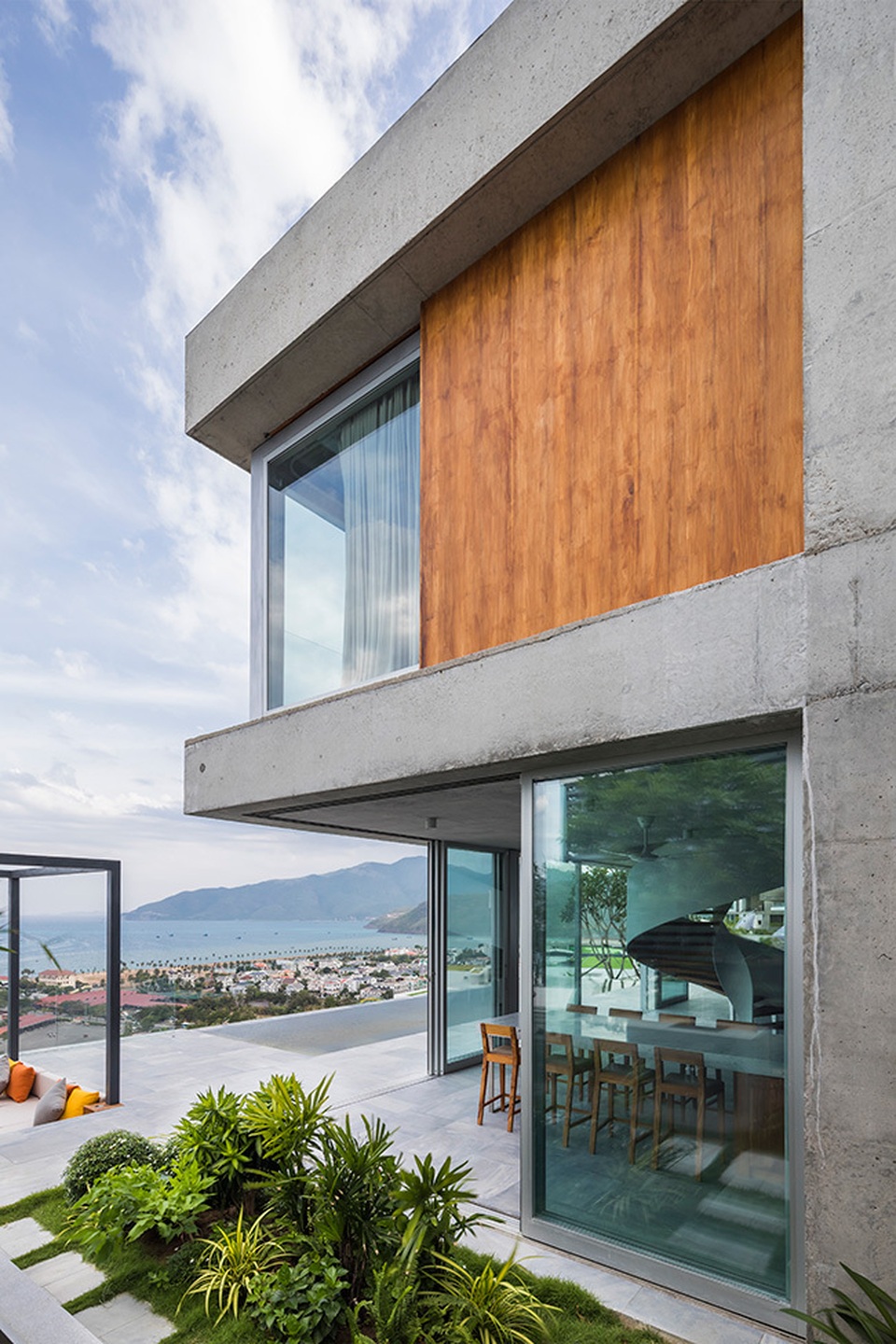 Biệt thự đá độc đáo ở Nha Trang có ban công ẩn hiện tùy thích - 8