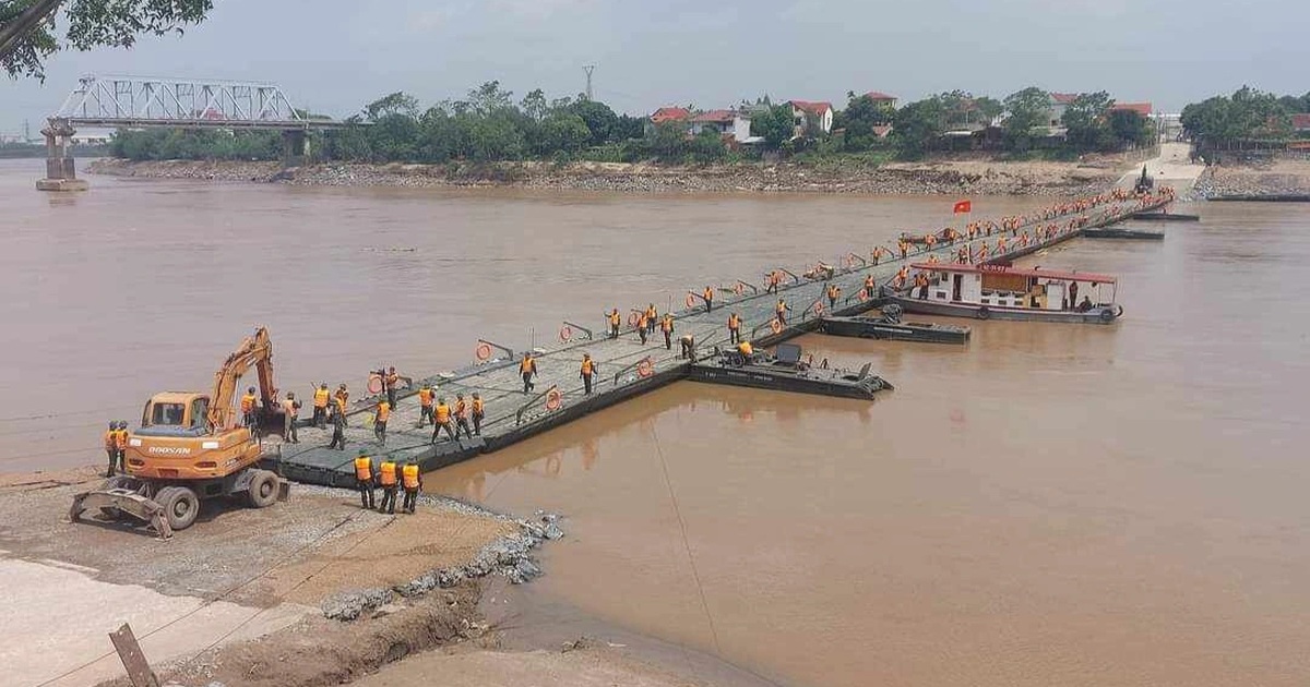 Hoàn thành lắp đặt cầu phao Phong Châu, thông xe từ sáng mai