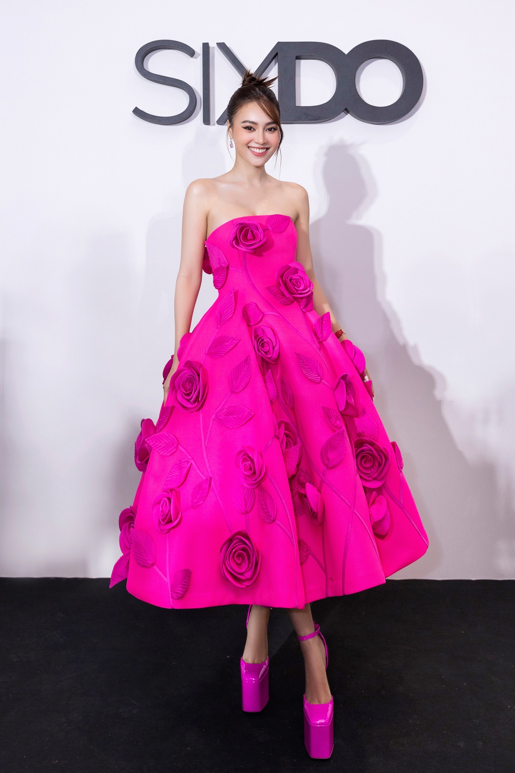 Doanh nhân Huy Trần nắm tay Ngô Thanh Vân không rời tại show thời trang - 10 Doanh nhân Huy Trần nắm tay Ngô Thanh Vân không rời tại show thời trang - 10