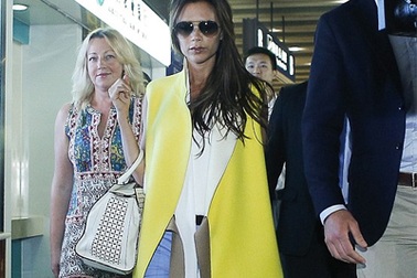 Victoria Beckham lạnh lùng khi tới Bắc Kinh