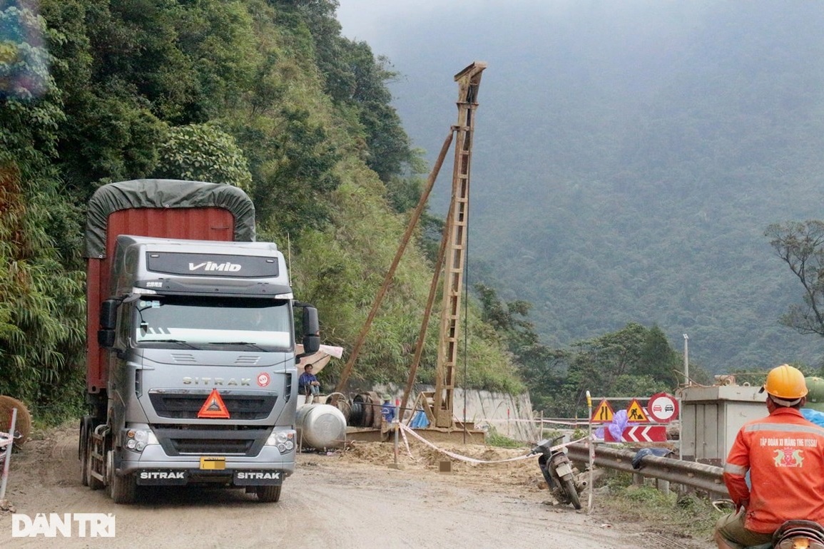 Hãi hùng trên cung đường từng được mệnh danh đẹp nhất Việt Nam - 1 Hãi hùng trên cung đường từng được mệnh danh đẹp nhất Việt Nam - 1