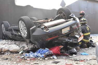 Ô tô lao từ bãi đỗ xe trên tầng 4 xuống, 2 người tử vong tại chỗ