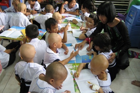 Cô giáo của lớp học nơi bệnh viện