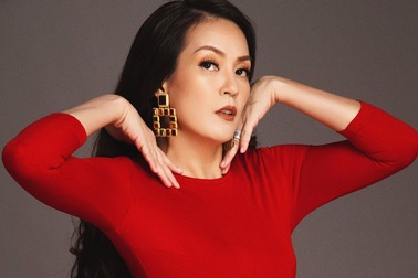 Á hậu Áo dài Chung Vũ Thanh Uyên khoe vóc dáng quyến rũ sau 23 năm đăng quang