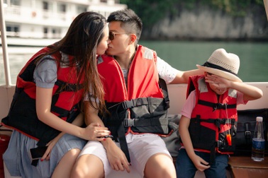 Dương Thuỳ Linh tiết lộ học phí “khủng” của con trai không kém hoàng tử Anh