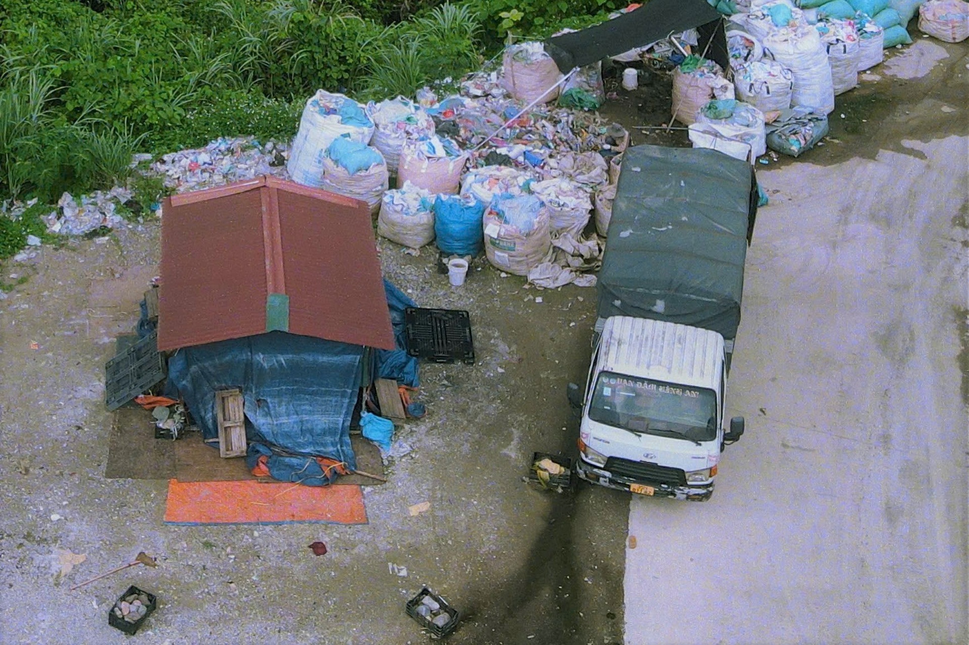 Bên trong bãi rác chứa hàng triệu tấn gây ô nhiễm bậc nhất Ninh Bình - 11