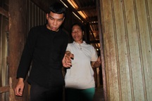 Cậu học trò nuôi mẹ mù, ngập ngừng trước ngưỡng cửa đại học