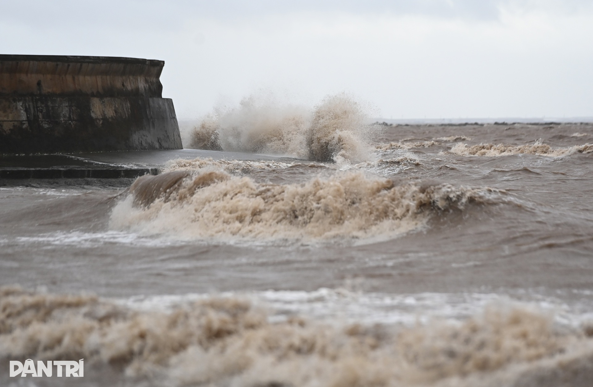 Trời đẹp, nhiều người Hải Phòng ra biển check-in bão bị yêu cầu quay xe - 9