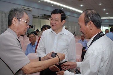 "Nhóm lợi ích là ai, ở đâu?"