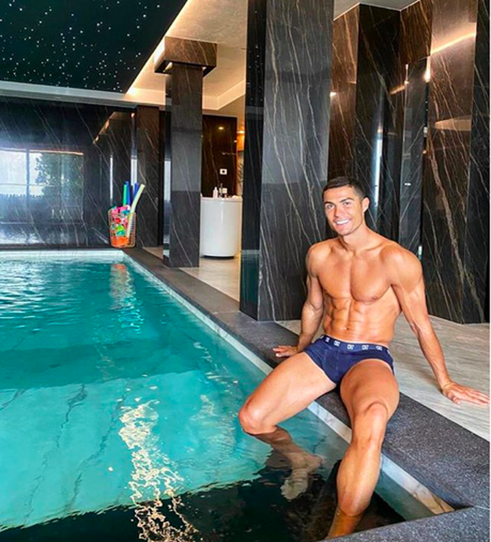 Cận cảnh tổ ấm sang chảnh nơi C.Ronaldo đang tự cách ly - 3 Cận cảnh tổ ấm sang chảnh nơi C.Ronaldo đang tự cách ly - 3