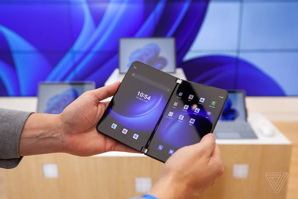 Cận cảnh Surface Duo 2 - Smartphone 2 màn hình giá 1.500 USD của Microsoft - 4 Cận cảnh Surface Duo 2 - Smartphone 2 màn hình giá 1.500 USD của Microsoft - 4