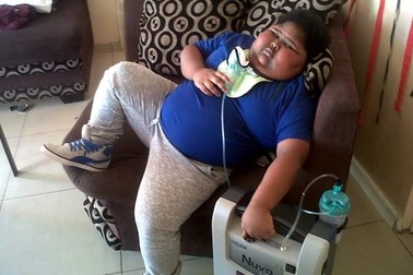 Cậu bé 10 tuổi nặng 90 kg vì mắc chứng cuồng ăn