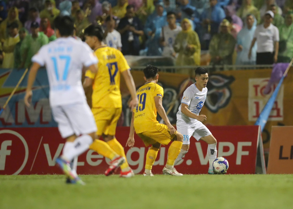 Đánh bại SL Nghệ An, CLB Nam Định tiến sát ngôi vương V-League - 5 Đánh bại SL Nghệ An, CLB Nam Định tiến sát ngôi vương V-League - 5