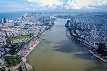 Bộ Chính trị: Sáp nhập tỉnh trước 15/8, cấm can thiệp khi sắp xếp nhân sự