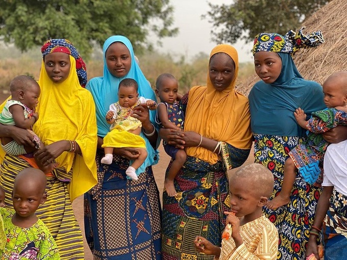 Fulani - bộ lạc Châu Phi tôn thờ cái đẹp và tự coi mình là những người đẹp nhất quả đất - Ảnh 5. Fulani - bộ lạc Châu Phi tôn thờ cái đẹp và tự coi mình là những người đẹp nhất quả đất - Ảnh 5.