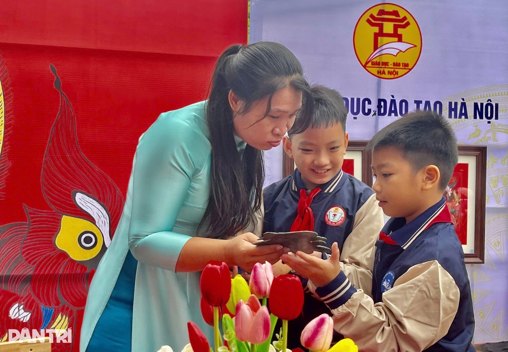 Bộ Giáo dục nêu lý do lương hầu hết giáo viên đang thấp hơn các ngành khác - 2 Bộ Giáo dục nêu lý do lương hầu hết giáo viên đang thấp hơn các ngành khác - 2