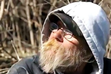 Trúng số hơn 1 tỷ vẫn thích sống trong lều tranh