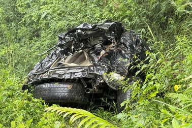 Phát hiện ô tô lao xuống vực ở Mẫu Sơn, tìm thấy thi thể đang phân huỷ