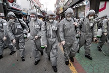 Chuyên gia Mỹ: Dịch Covid-19 có thể kéo dài thêm 2 năm nữa