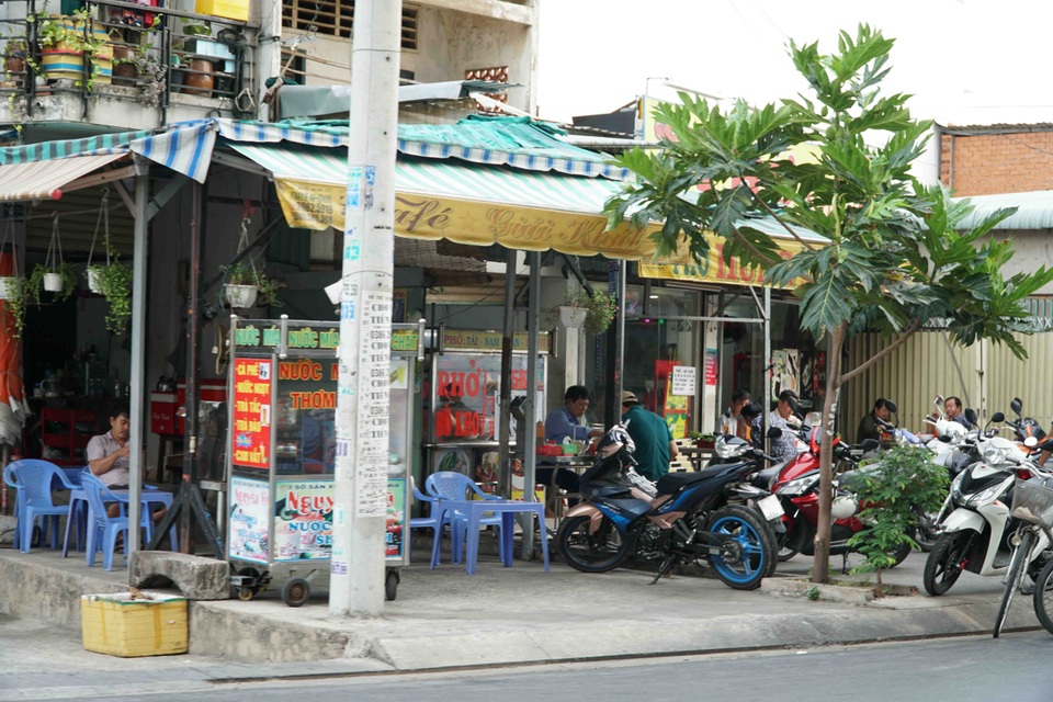 Người Sài Gòn ùa ra đường ngày không cách ly - 11 Người Sài Gòn ùa ra đường ngày không cách ly - 11