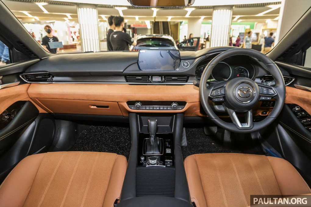 Mazda6 đón tuổi 20 với phiên bản đặc biệt, nâng cấp nội thất như xe sang - 12