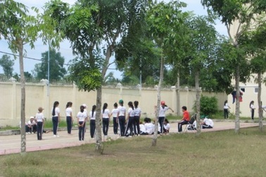 Kiểm điểm thầy giáo phạt học sinh nhảy lò cò   