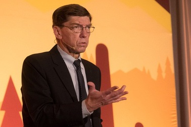 Giáo sư Harvard: “Một nửa số trường đại học Mỹ sắp phá sản”