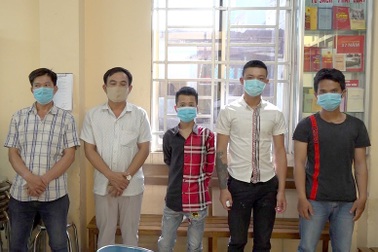 Băng cướp "phê" ma túy, vác hung khí tấn công phụ nữ để cướp tài sản