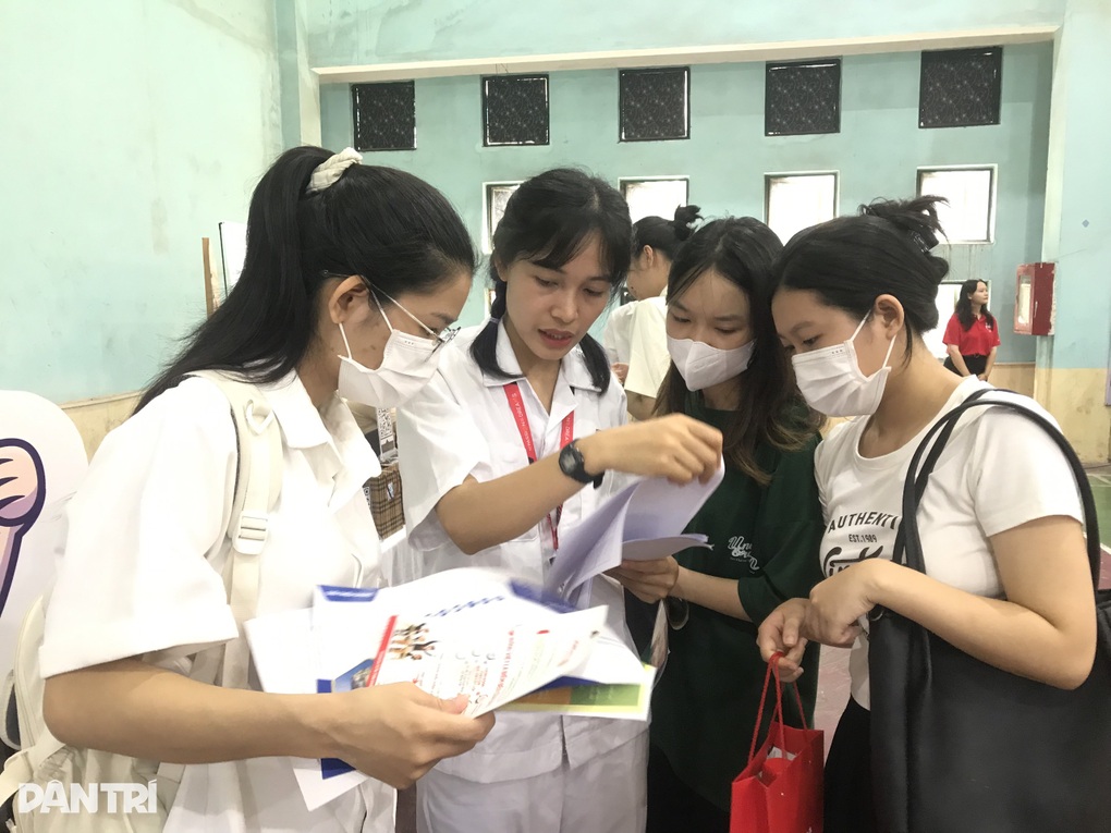 Nhân sự khối ngành vốn thất sủng chưa ra trường đã được... hốt - 1 Nhân sự khối ngành vốn thất sủng chưa ra trường đã được... hốt - 1