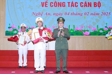 5 trưởng phòng, trưởng công an huyện ở Nghệ An xin nghỉ hưu trước tuổi