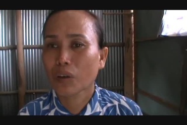 Bé học lớp 4 đi học mà cứ lo mẹ chết