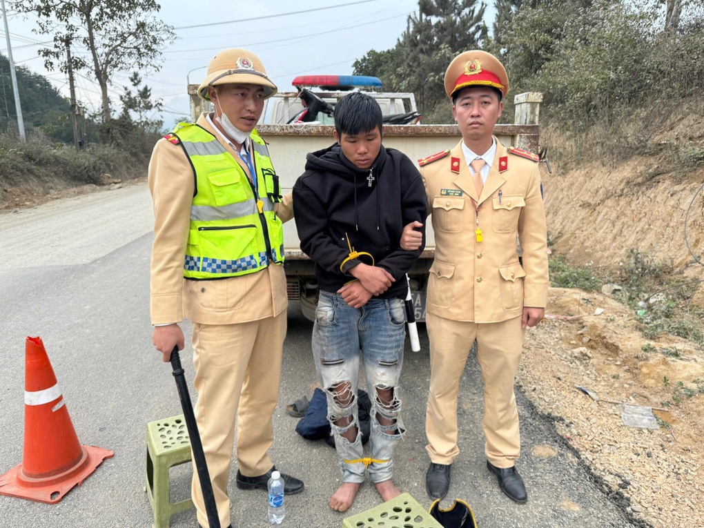 Cảnh sát giao thông bắt giữ đối tượng tàng trữ 4 gói ma túy - 1 Cảnh sát giao thông bắt giữ đối tượng tàng trữ 4 gói ma túy - 1