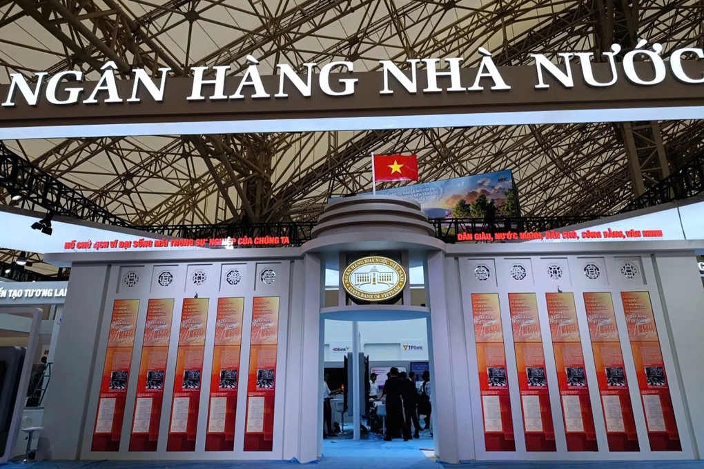 15の銀行が80年間の国家の成果の展示会にデジタルの世界を持ち込む - 1 15 ngân hàng mang thế giới số đến triển lãm 80 năm thành tựu đất nước - 1