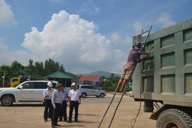 Thứ trưởng Bộ GTVT bắt cắt gọt xe “hổ vồ” tại trận