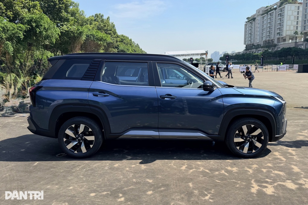 Mitsubishi Destinator ra mắt khách Việt, gầm cao 7 chỗ giá từ 780 triệu - 2 Mitsubishi Destinator ra mắt khách Việt, gầm cao 7 chỗ giá từ 780 triệu - 2