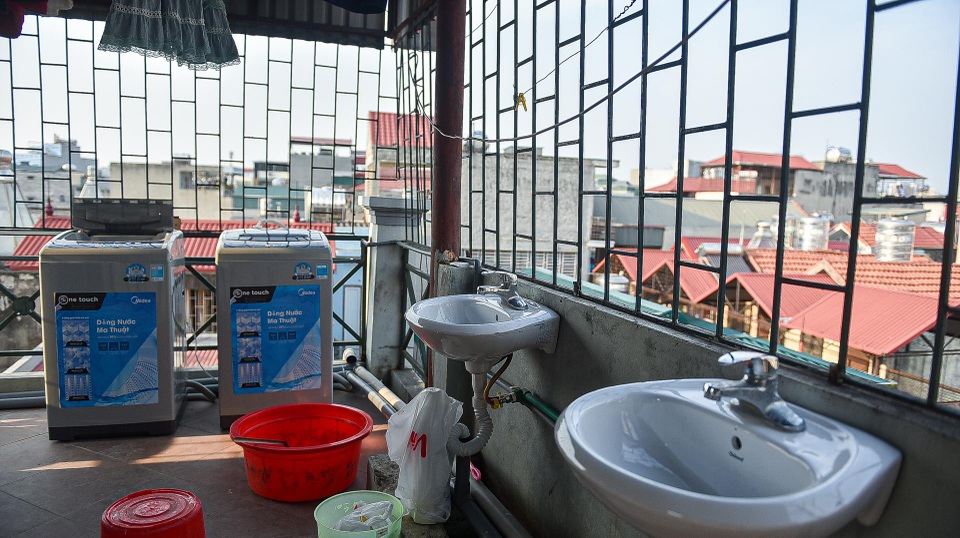 Cuộc sống khó tin bên trong những phòng trọ hộp diêm chỉ 3m2 ở Hà Nội - 15 Cuộc sống khó tin bên trong những phòng trọ hộp diêm chỉ 3m2 ở Hà Nội - 15