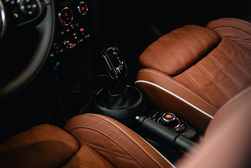 Mini Cooper và One có bản nâng cấp: Xe nhỏ cho nhà giàu Việt - 10 Mini Cooper và One có bản nâng cấp: Xe nhỏ cho nhà giàu Việt - 10