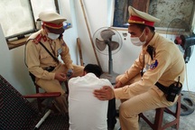 Hà Nội: Kịp thời can ngăn một thanh niên định nhảy cầu Chương Dương