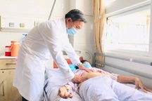 Nữ bệnh nhân bị lơ mơ, co giật, yếu nửa người do bị u tụy hiếm gặp