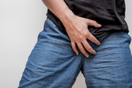 Đột ngột đau dữ dội vùng bìu, chàng trai 20 tuổi may mắn giữ được tinh hoàn