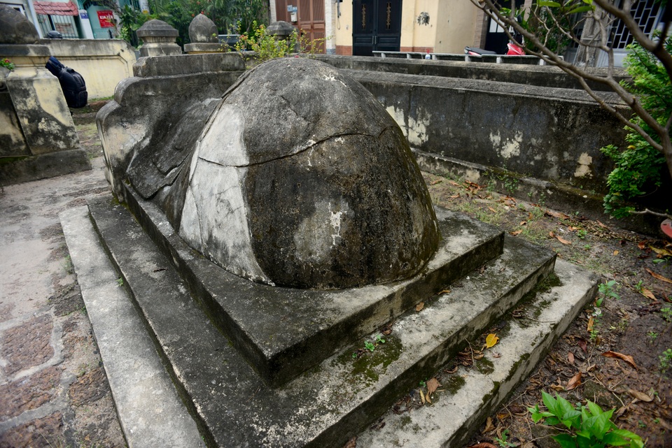 Mộ cổ.jpg Mộ cổ.jpg