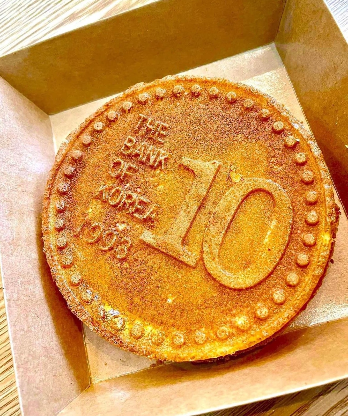 ម្ចាស់ហាងរកចំណូលបាន៥០លានដុងក្នុងមួយថ្ងៃ ដោយសារនំខេកពេញនិយមក្នុងចំណោមយុវវ័យ - ១ Chủ tiệm kiếm 50 triệu đồng một ngày nhờ loại bánh hot trend với giới trẻ - 1