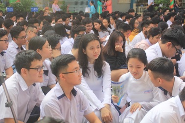 Trường học ở TPHCM cho học sinh “chấm điểm” giáo viên