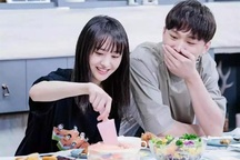 Một nữ doanh nhân giàu có bất ngờ cầu hôn bạn trai Trịnh Sảng